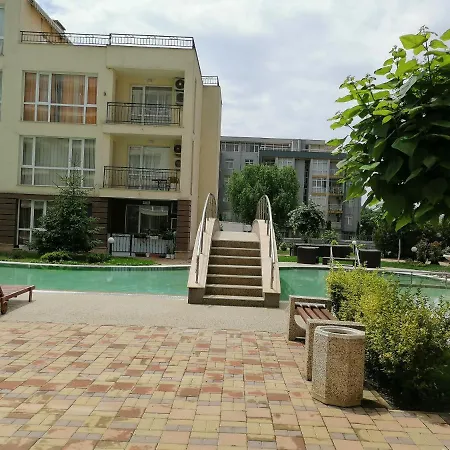 Cozy With Pool In Sunny