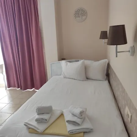 Cozy With Pool In Sunny דירה סאני ביץ'