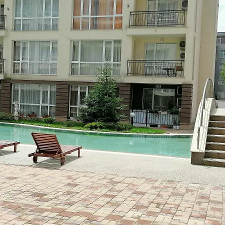 Cozy With Pool In Sunny