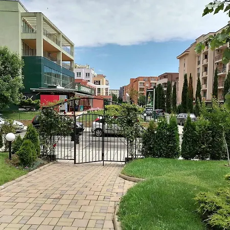 Cozy With Pool In Sunny Appartement Slantchev Briag