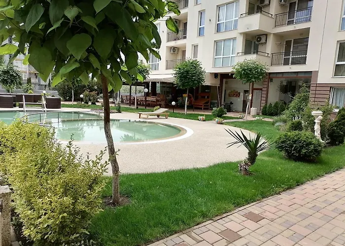 Апартамент Cozy With Pool In Sunny