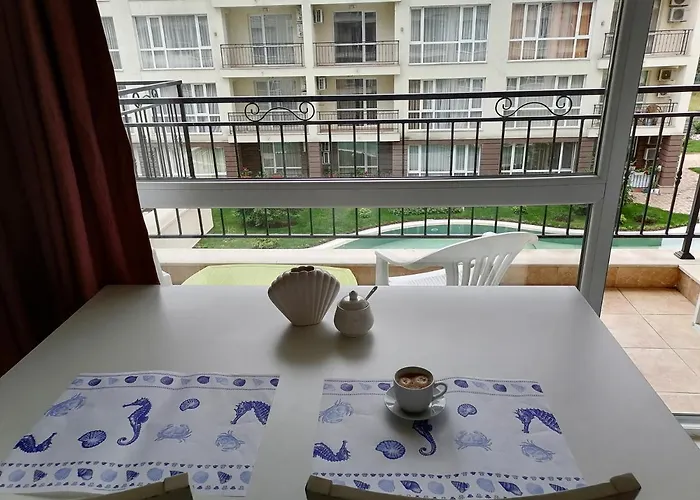 Апартамент Cozy With Pool In Sunny Слънчев бряг